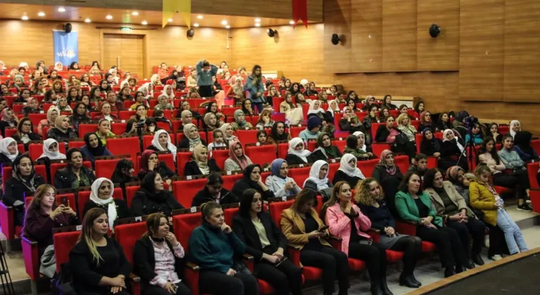 25 Kasım paneline kadınlardan yoğun ilgi