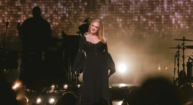 Adele son konseriyle sahnelere veda etti