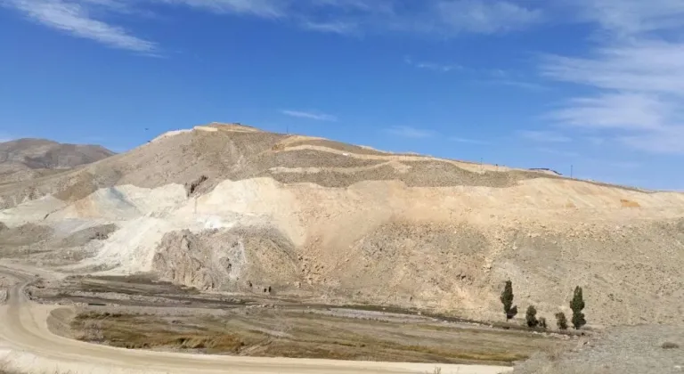 Ağrı'da  çevre felaketi: Murat suyu zehir akıyor