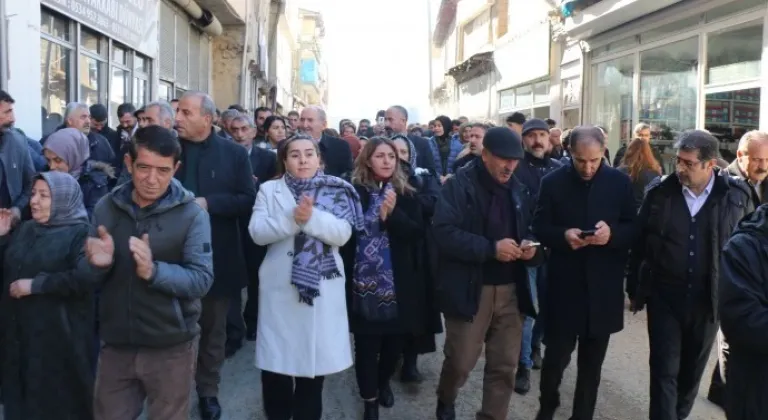 Bahçesaray’da açıklama öncesi esnaf ziyareti