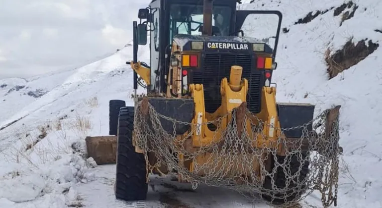 Büyükşehir Belediyesi’nden kar temizleme ve yol çalışması