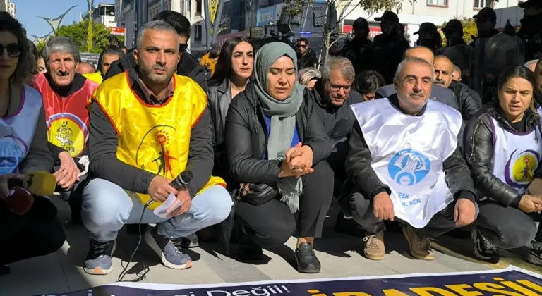 KESK'ten Van'da kayyım protestosu: 'Seçilmiş belediye eşbaşkanlarını göreve iade edin'