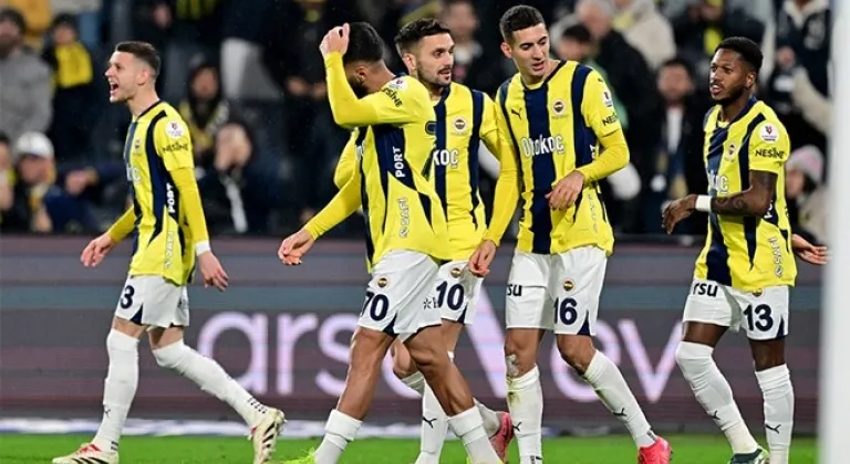 "Puan farkı artık korkutmuyor" | Spor yazarları Fenerbahçe için ne dedi?