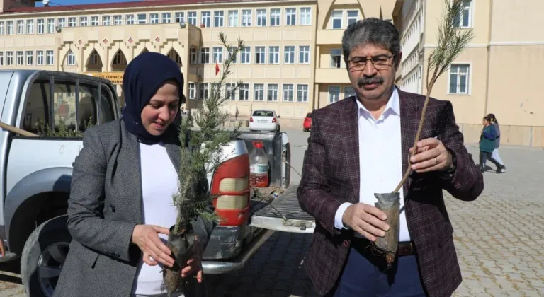 Tuşba Belediyesi'nden her okula ağaç kampanyası