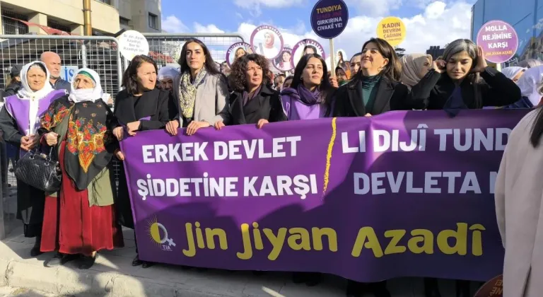 Van'da TJA'dan 25 Kasım eylemi: 'Erkek devlet şiddetine karşı jin, jiyan, azadi'