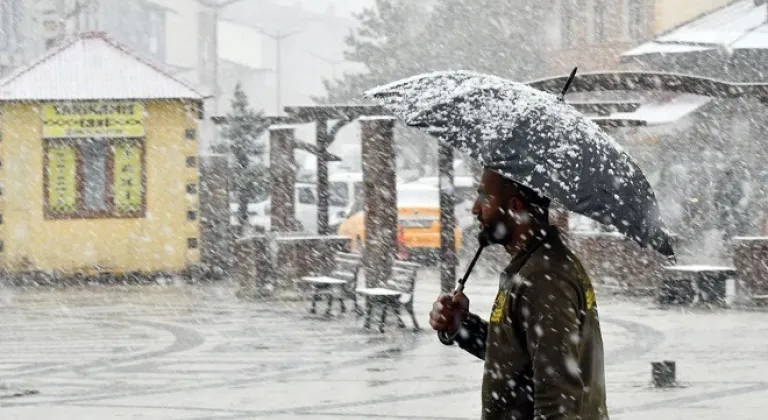 Vanlılar atkı, bere, kazak ne varsa hazırlayın: Van’a lapa lapa kar yağacak!