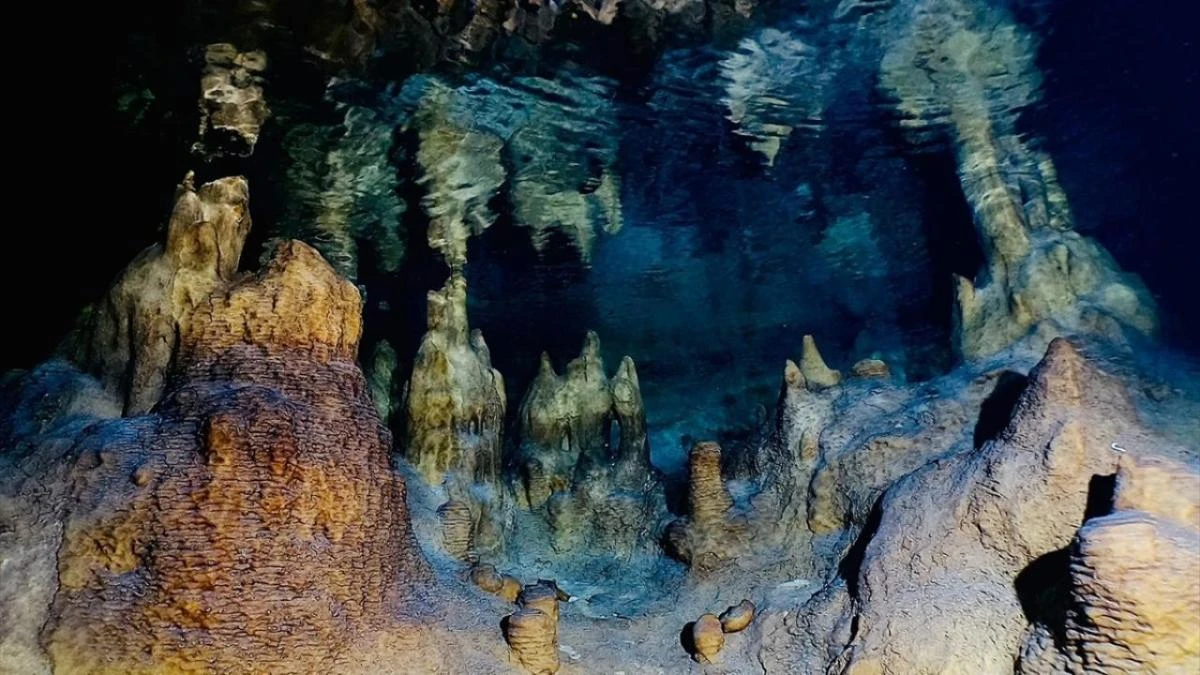 Hatay'ın su altı mağarası dalış tutkunlarını ağırlıyor